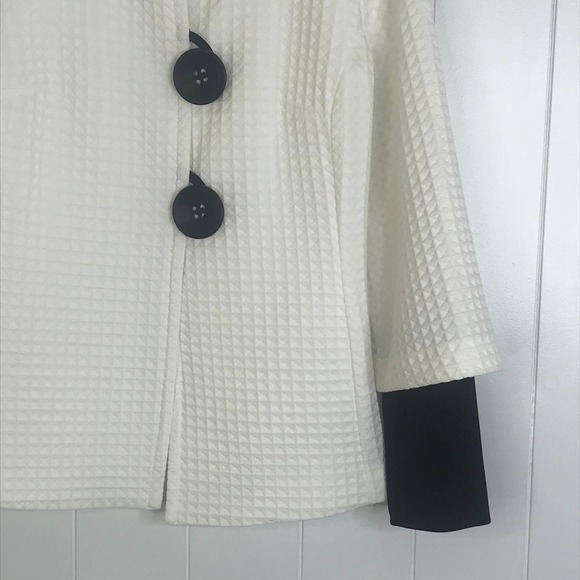 Joseph Ribkoff White and Black Blazer SZ 4 - Picture 3 of 8